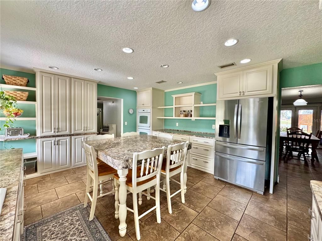 Dining room, Interior, Kitchen, Pendant Lights, Recessed Lighting, Stainless Steel Appliances