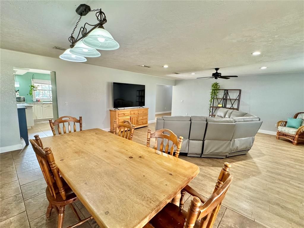 Dining room, Interior, Living room, Pendant Lights, Recessed Lighting, Wood Texture Flooring