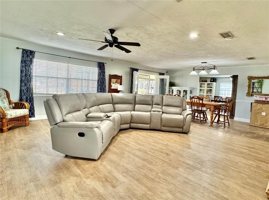Dining room, Interior, Living room, Pendant Lights, Recessed Lighting, Wood Texture Flooring
