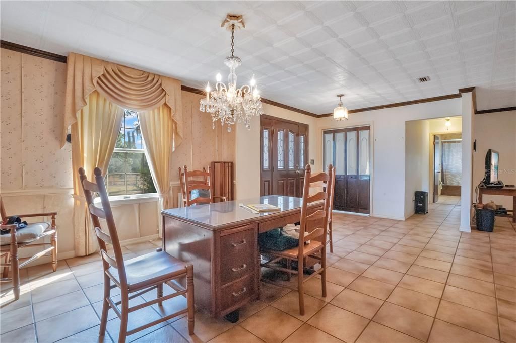 Chandelier, Dining room, Interior, Pendant Lights