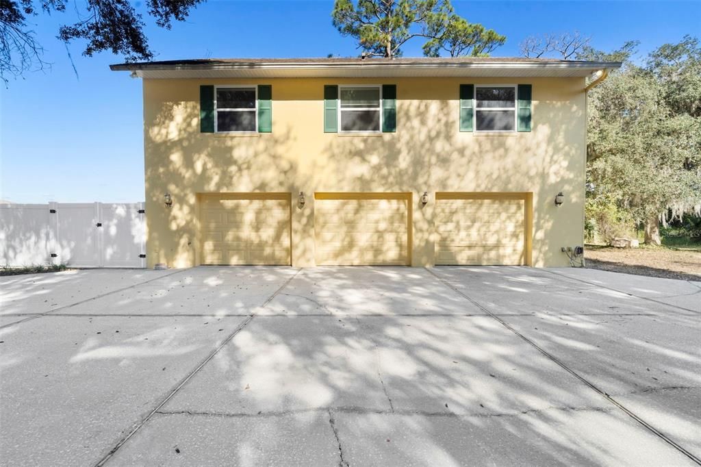 Attached, Exterior, Facade, Raised Ranch