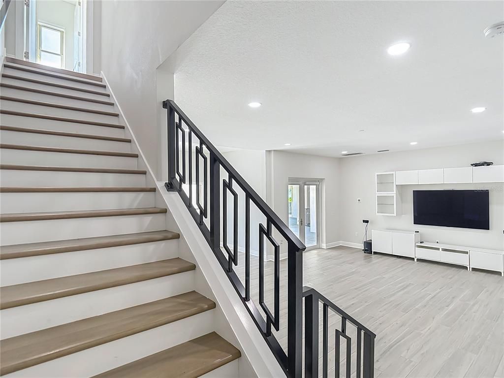 Interior, Recessed Lighting, Wood Texture Flooring