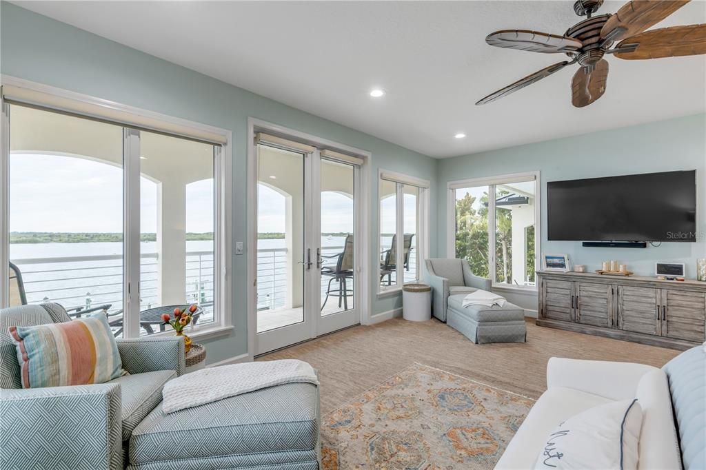 Interior, Living room, Recessed Lighting, Water