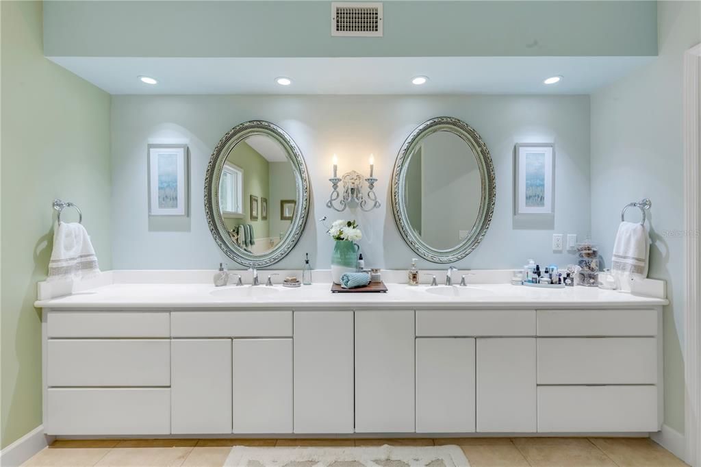 Bathroom, Dual Sink Vanities, Interior, Recessed Lighting