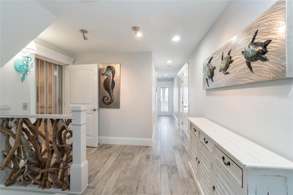 Interior, Recessed Lighting, Wood Texture Flooring