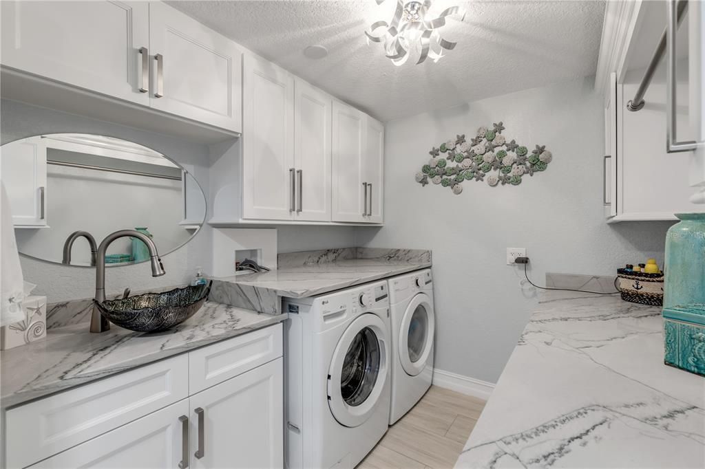 Interior, Washer, Wood Texture Flooring