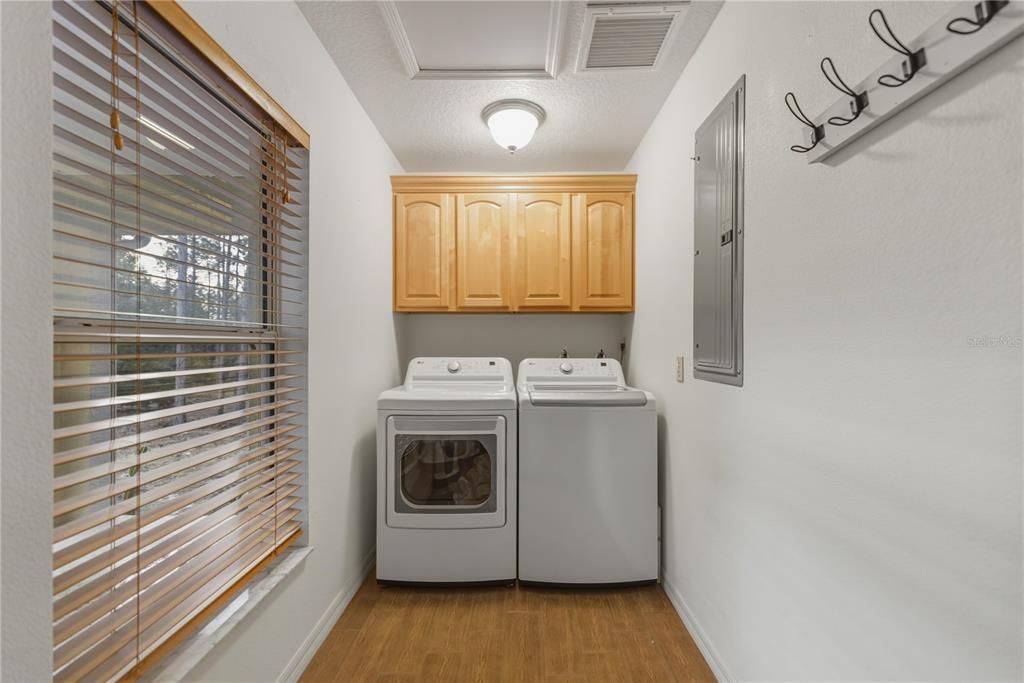 Interior, Washer, Wood Texture Flooring