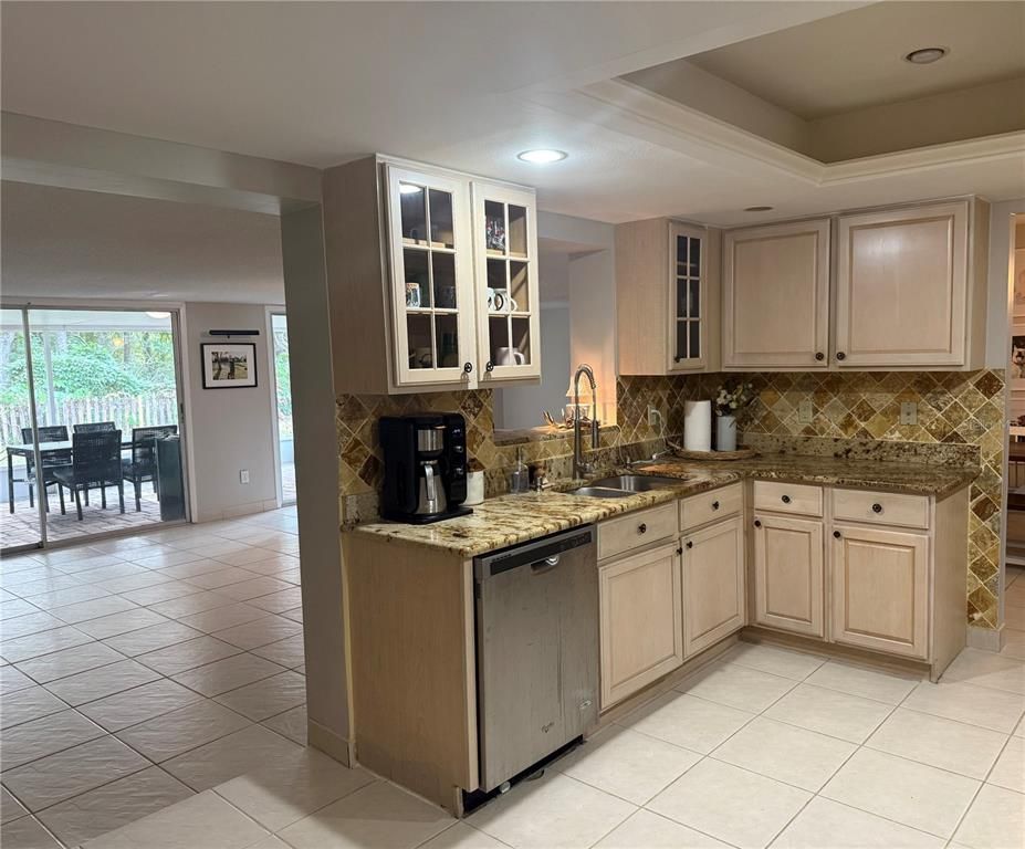Dining room, Interior, Kitchen, Recessed Lighting