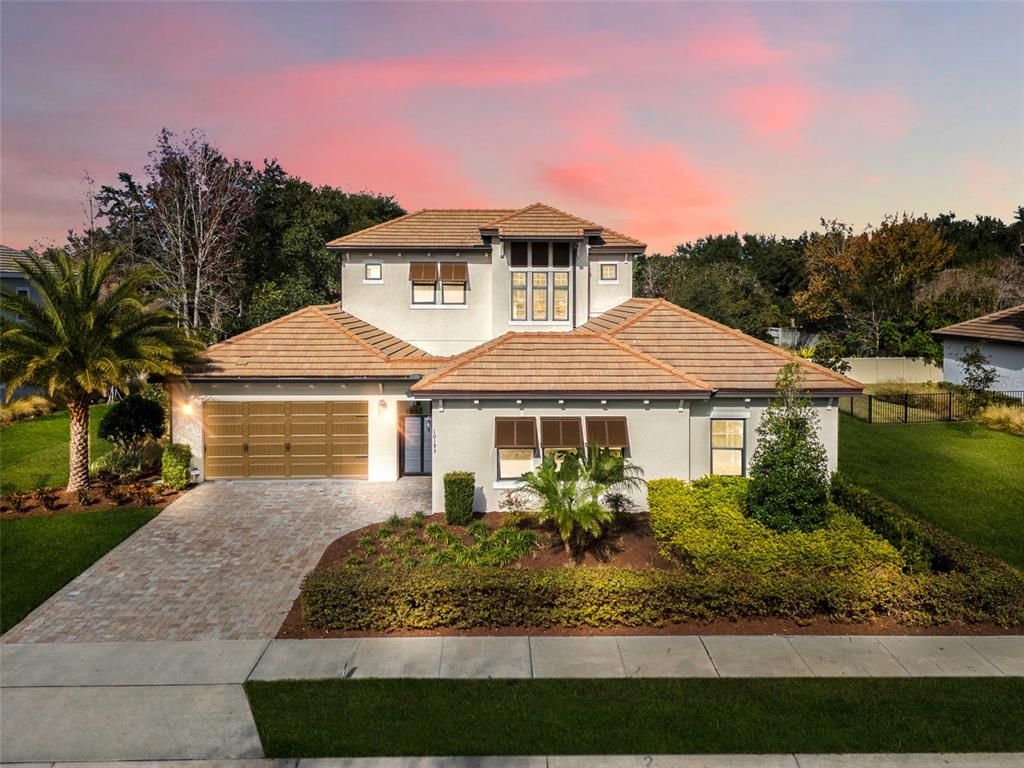 Attached, Exterior, Facade, Mediterranean