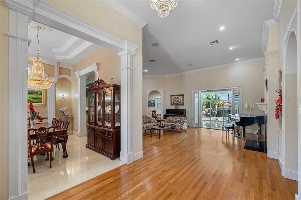 Chandelier, Dining room, Interior, Living room, Piano, Recessed Lighting, Wood Texture Flooring