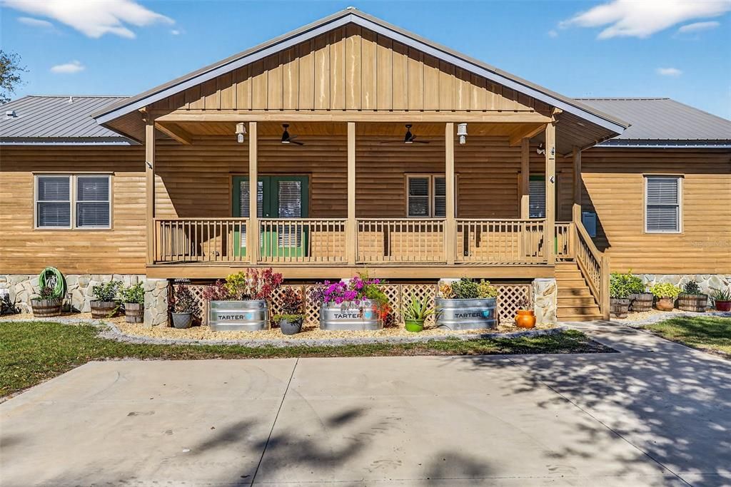 Exterior, Facade, Log Home