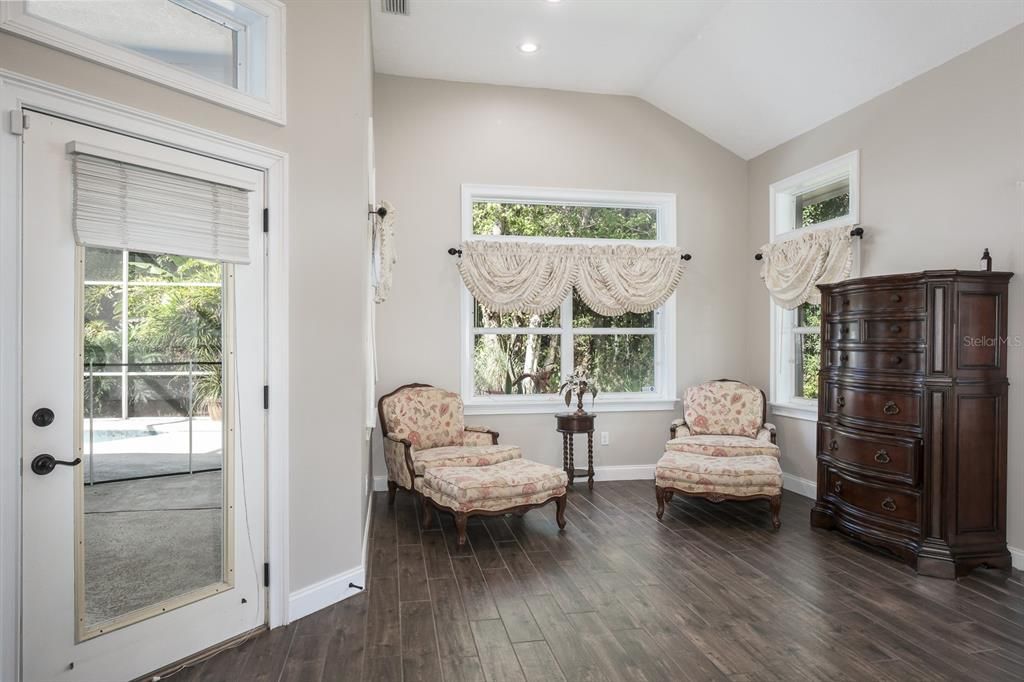 Interior, Recessed Lighting, Wood Texture Flooring