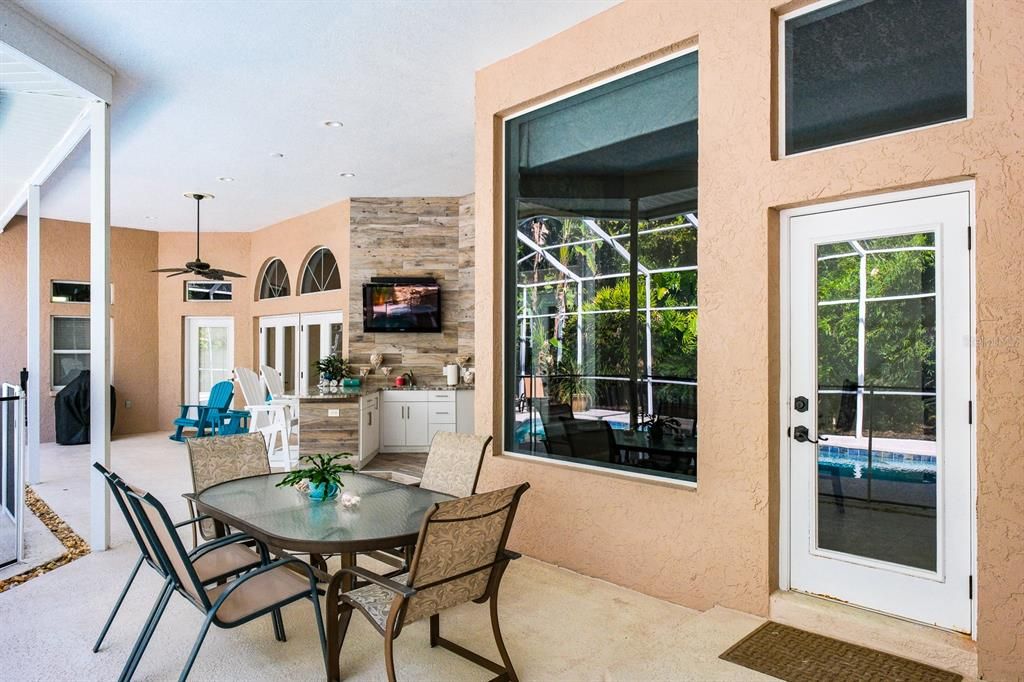 Dining room, Interior, Recessed Lighting, Stone Walls