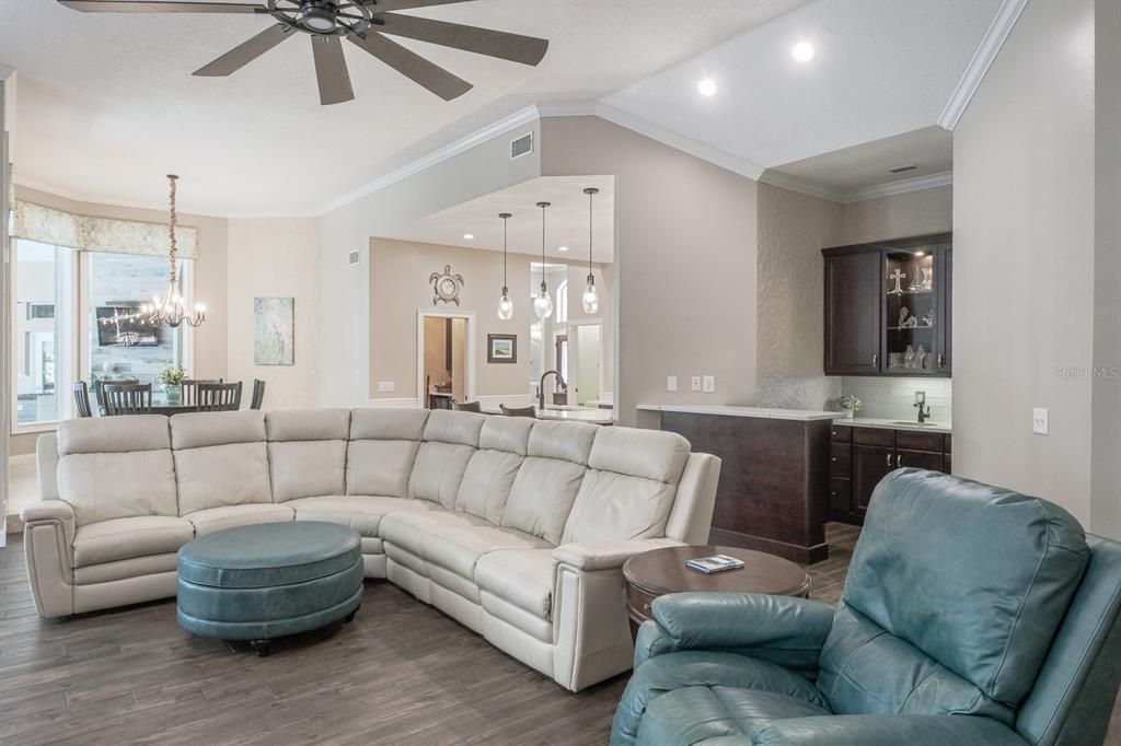 Chandelier, Dining room, Interior, Living room, Pendant Lights, Recessed Lighting, Wood Texture Flooring