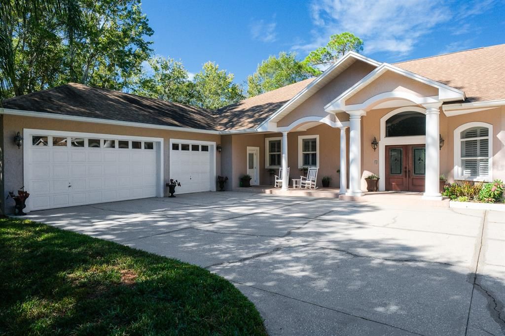 Attached, Exterior, Facade, Ranch