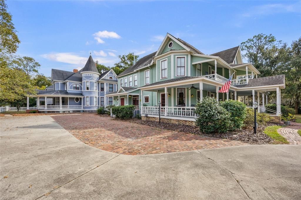 Exterior, Facade, Queen Anne Victorian