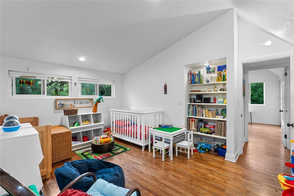 Interior, Recessed Lighting, Wood Texture Flooring