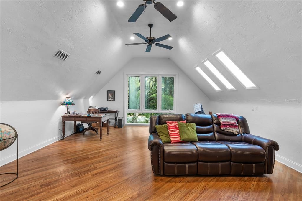 Game Room, Interior, Living room, Recessed Lighting, Wood Texture Flooring