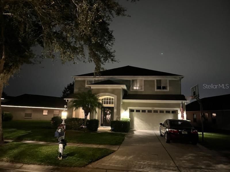 Attached, Exterior, Facade, American Craftsman