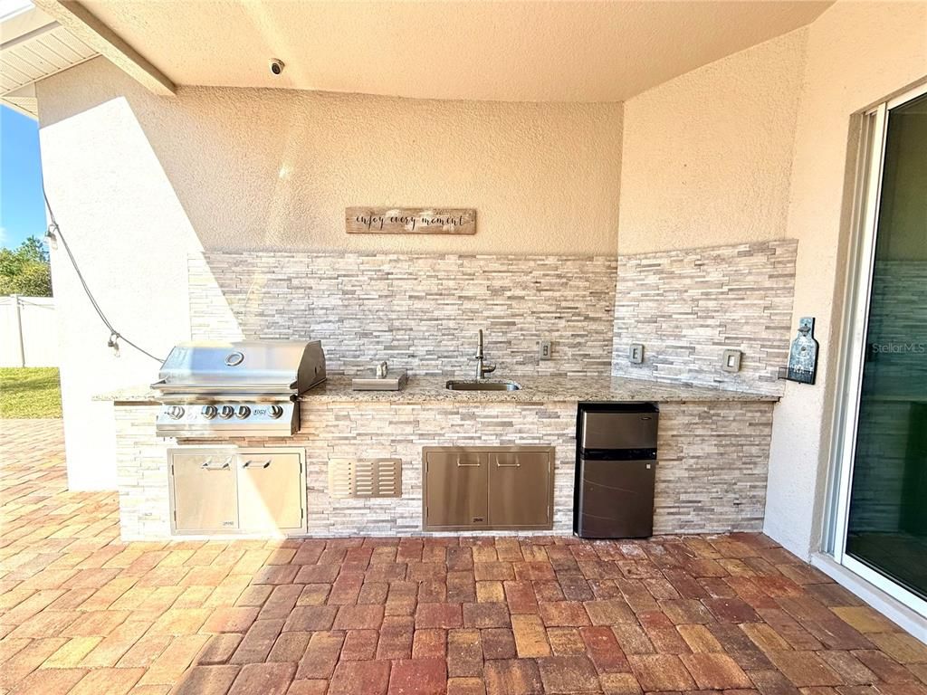 Exterior, Outdoor Kitchen
