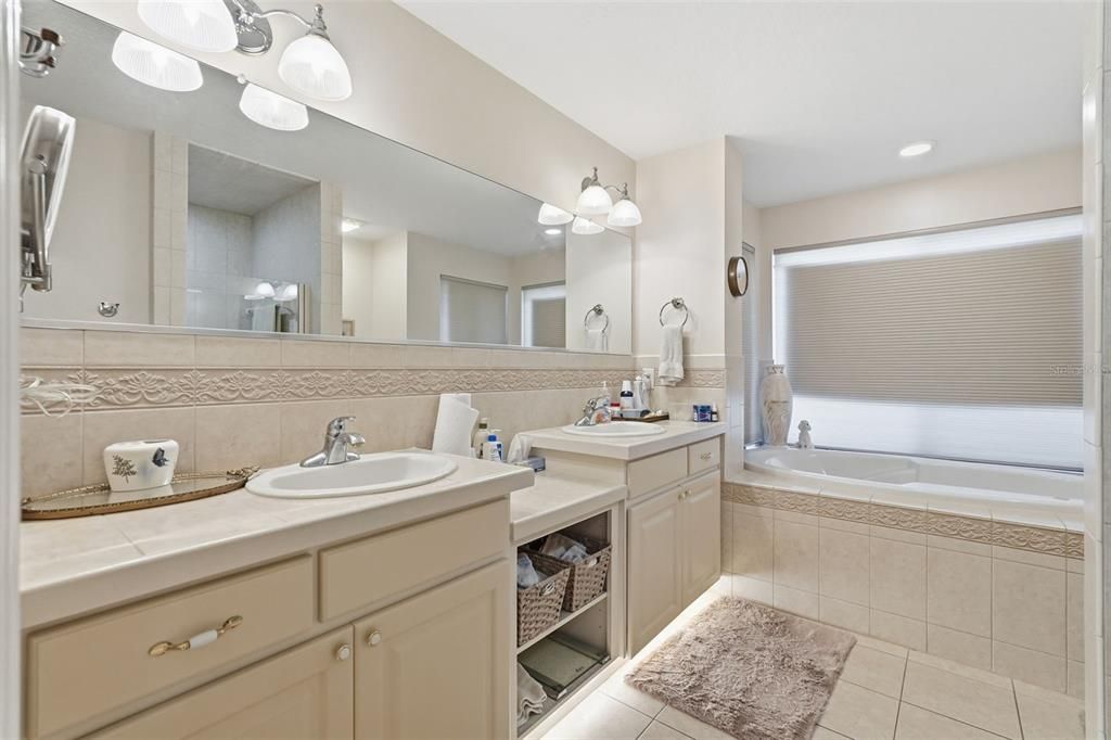 Bathroom, Dual Sink Vanities, Interior, Recessed Lighting