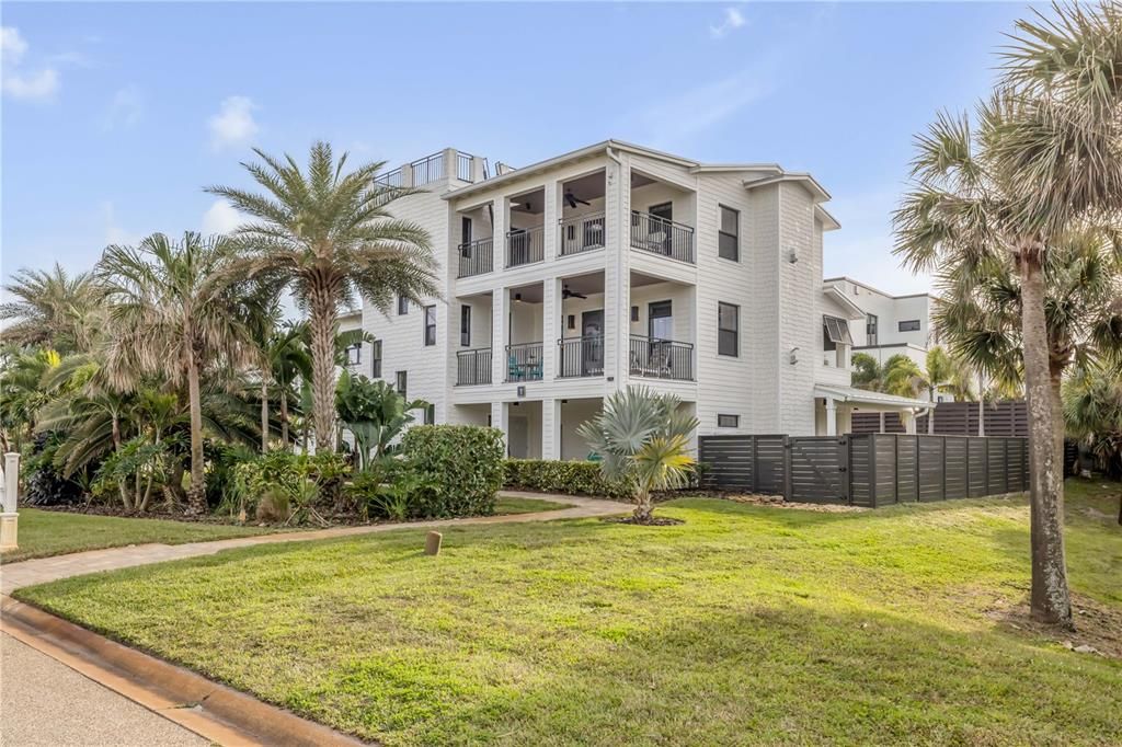 Backyard, Exterior, Facade, Condo Building