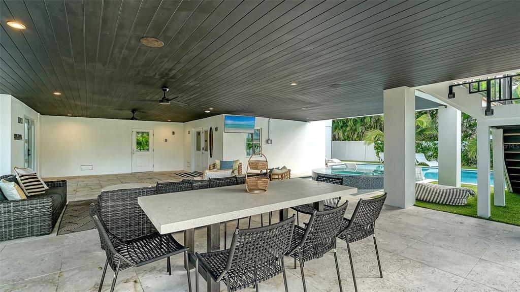 Exterior, Pool, Recessed Lighting