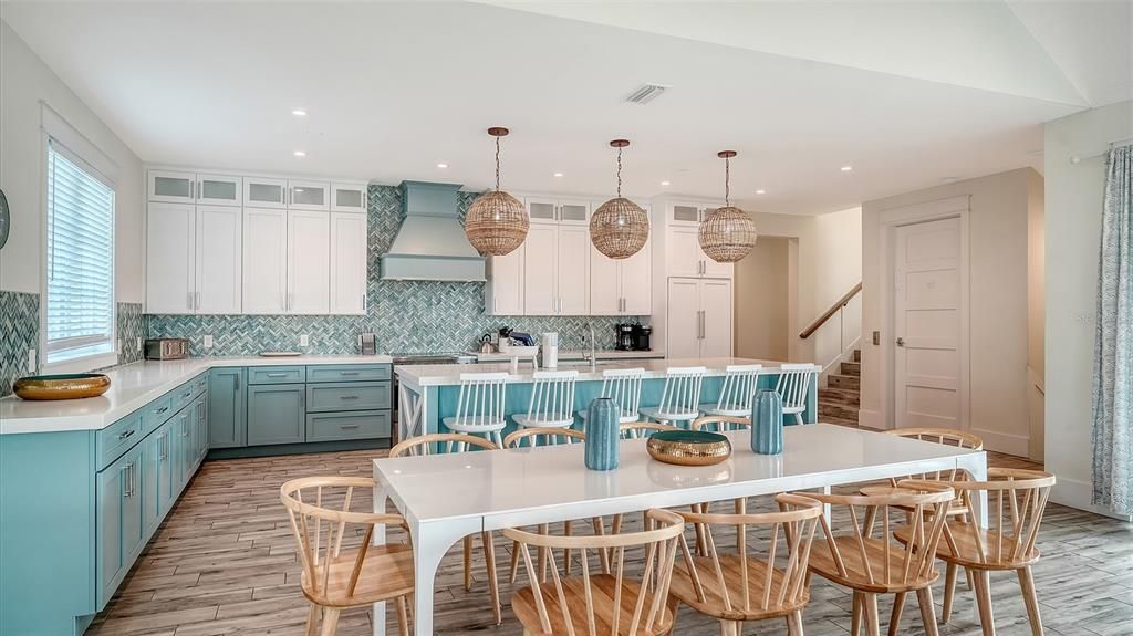 Dining room, Interior, Kitchen, Pendant Lights, Recessed Lighting, Wood Texture Flooring
