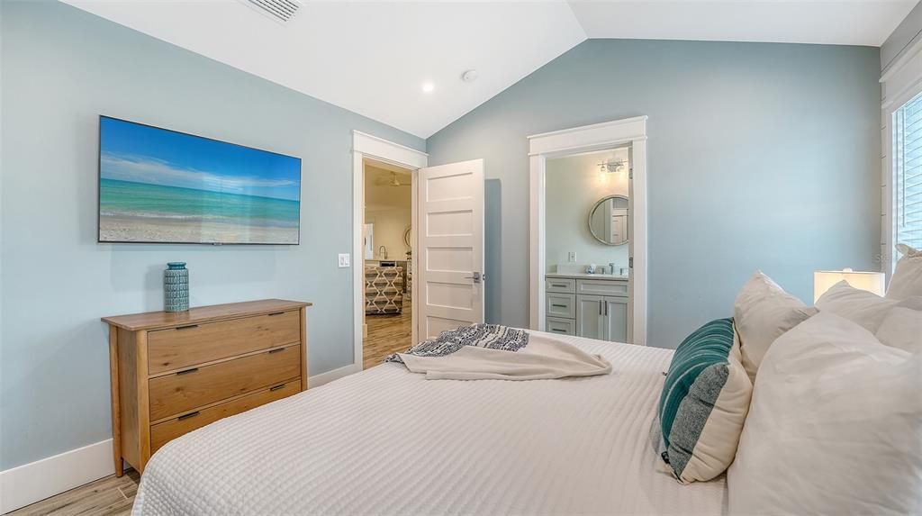 Bathroom, Bedroom, Interior, Recessed Lighting, Wood Texture Flooring