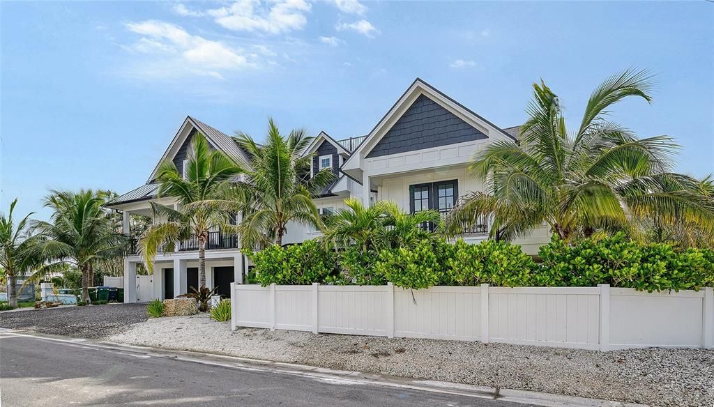 Exterior, Facade, Farmhouse