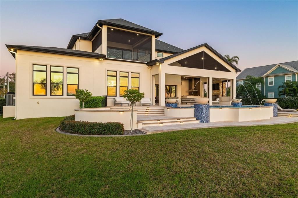 Backyard, Exterior, Facade, Pool, Modern