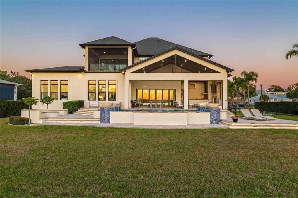 Backyard, Exterior, Facade, Pool, Modern