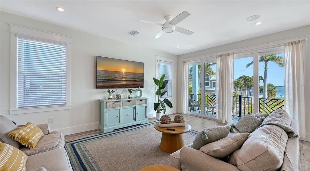 Interior, Living room, Recessed Lighting, Water