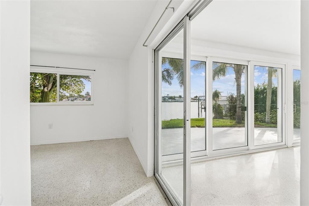 Empty room, Interior, Water