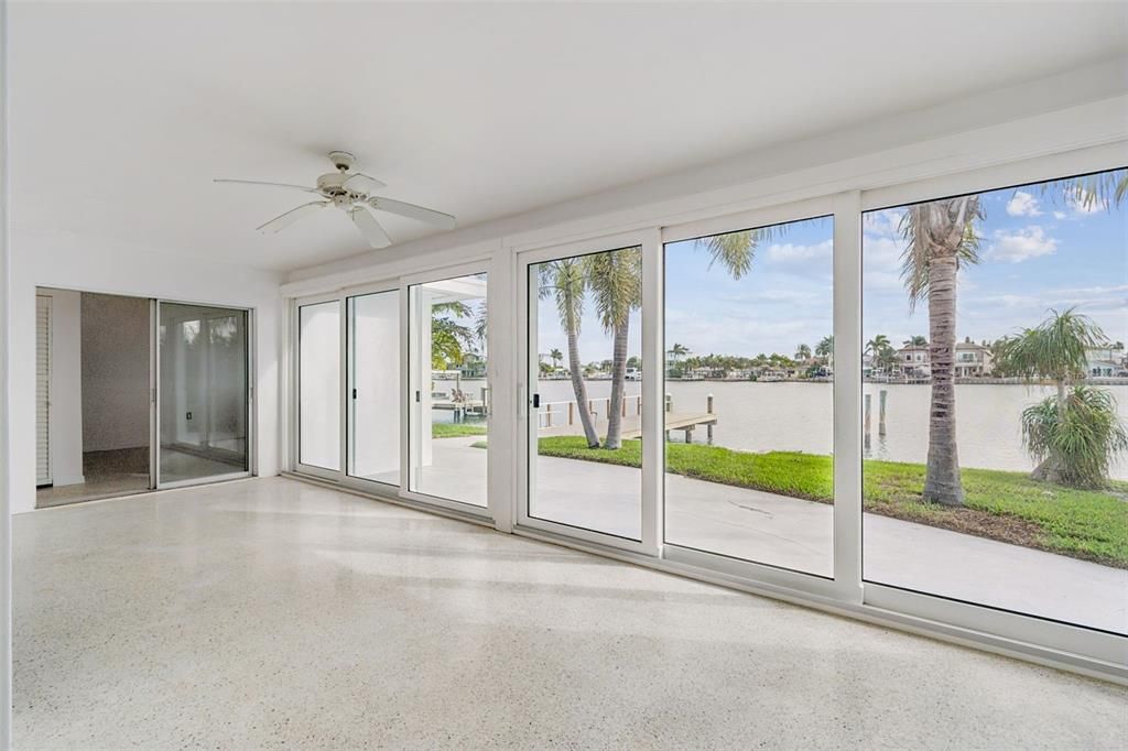 Empty room, Interior, Sun Room, Water