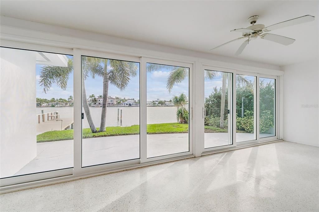 Empty room, Interior, Sun Room, Water