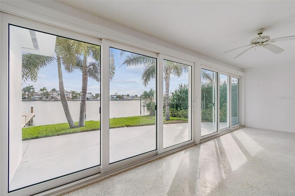 Empty room, Interior, Sun Room, Water