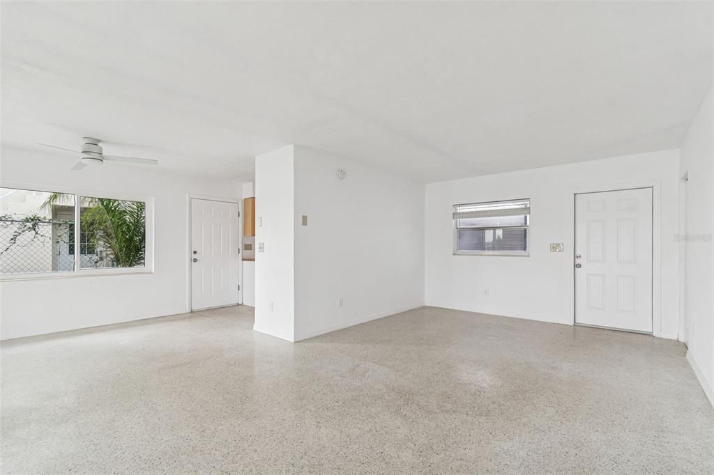 Empty room, Interior