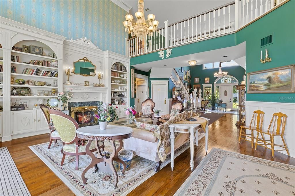 Chandelier, Dining room, Fireplace, Interior, Wood Texture Flooring