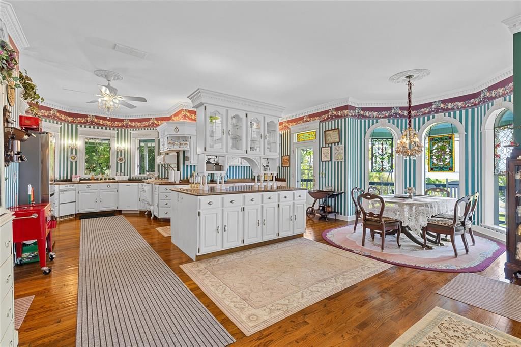 Chandelier, Dining room, Interior, Kitchen, Wood Texture Flooring