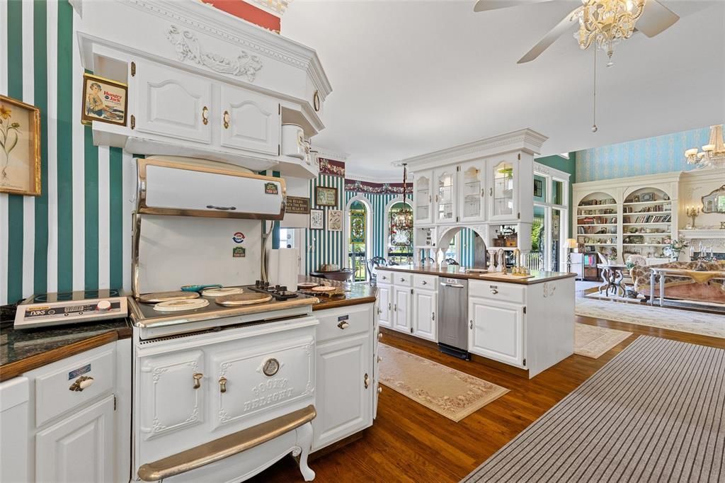 Chandelier, Dining room, Interior, Kitchen, Wood Texture Flooring