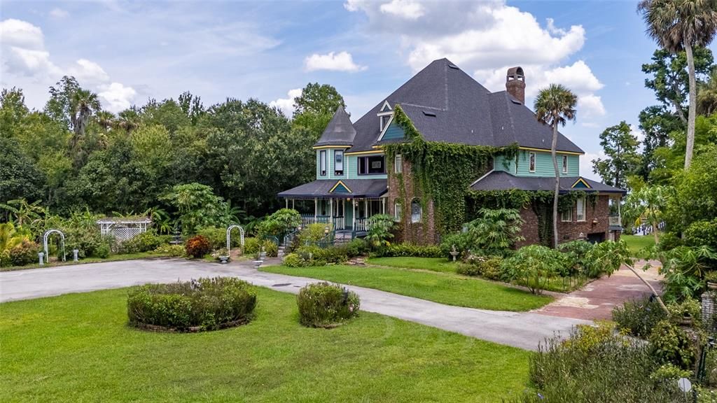 Backyard, Exterior, Facade, Brick Facade, Queen Anne Victorian