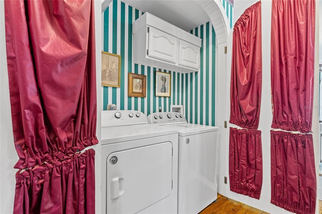 Interior, Utility Closets, Washer, Wood Texture Flooring