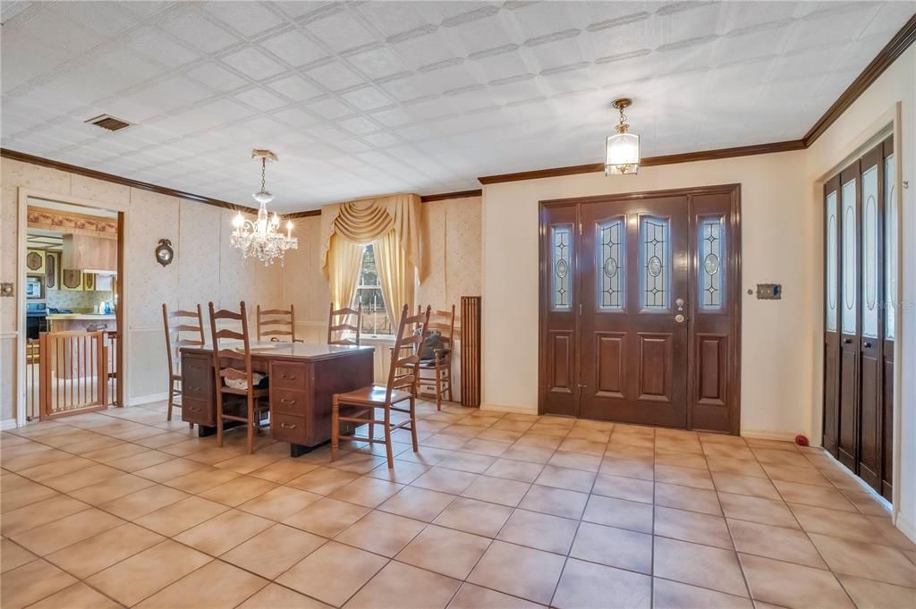 Chandelier, Dining room, Interior, Pendant Lights