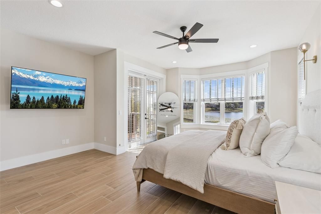 Bedroom, Interior, Recessed Lighting, Water, Wood Texture Flooring