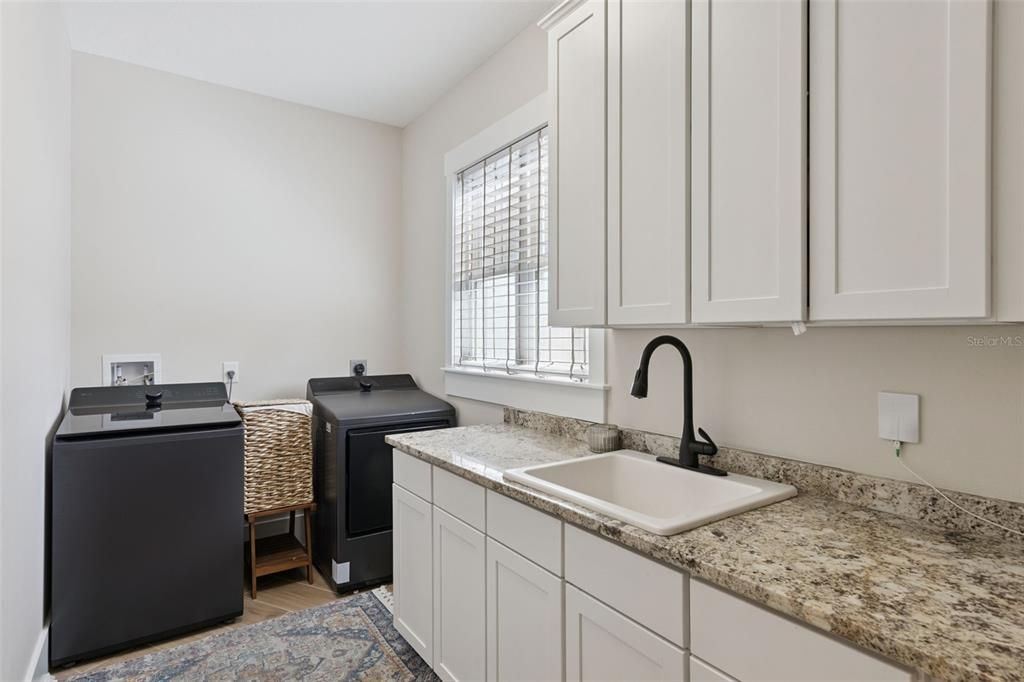 Interior, Washer, Wood Texture Flooring