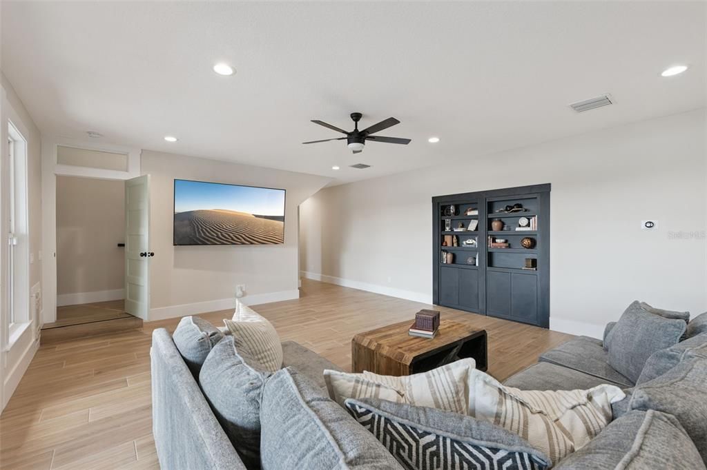 Interior, Living room, Recessed Lighting, Wood Texture Flooring