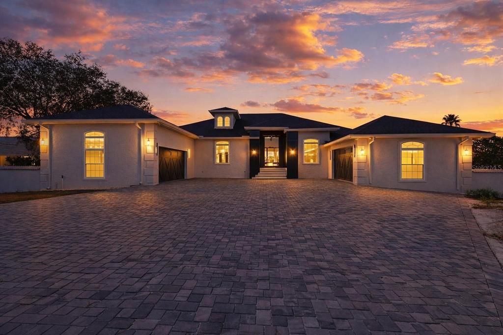 Exterior, Facade, Ranch