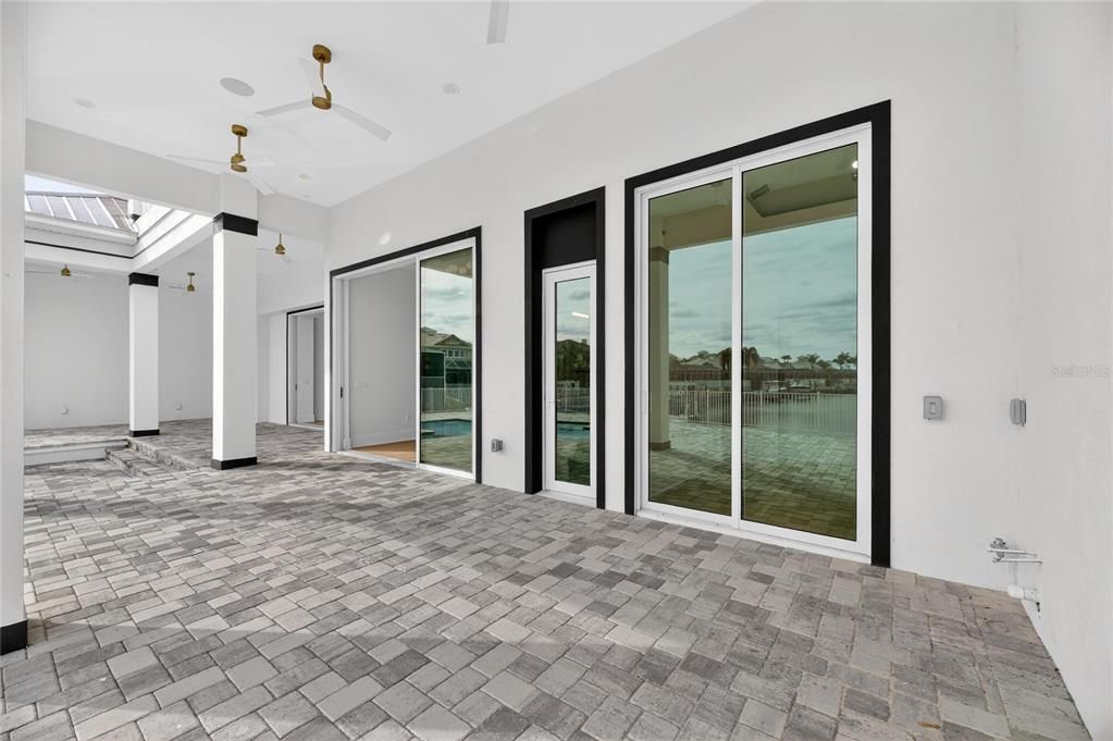 Empty room, Interior, Sun Room, Water