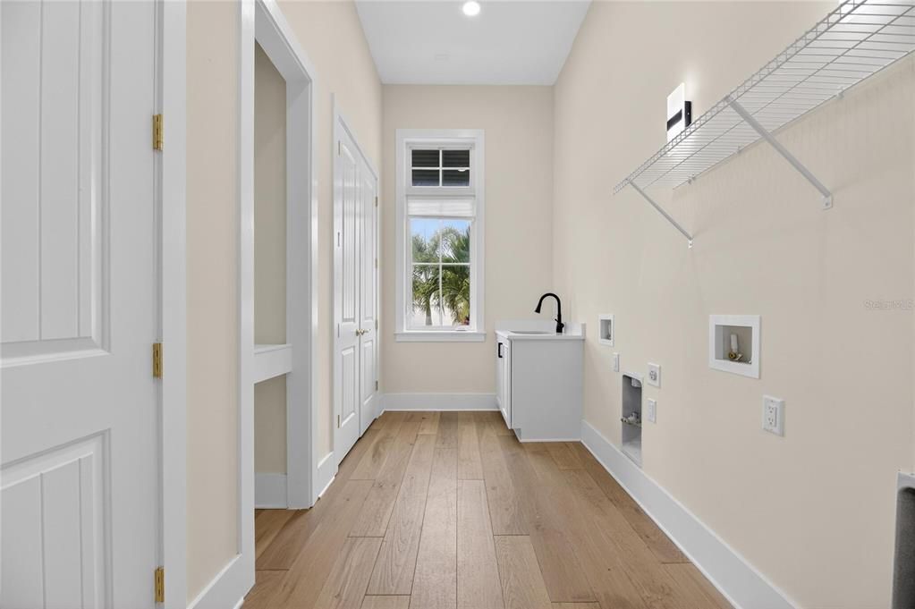 Interior, Recessed Lighting, Wood Texture Flooring